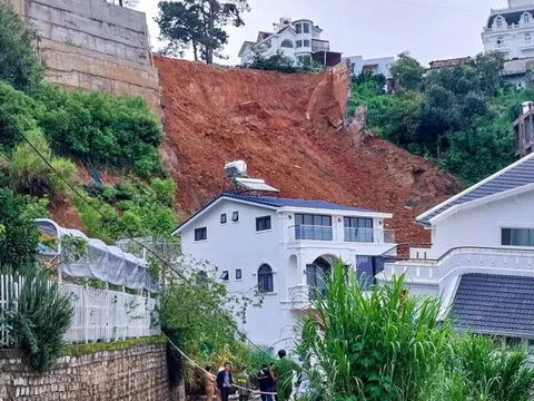 Di dời 10 hộ dân ra khỏi khu vực sạt lở ở Đà Lạt