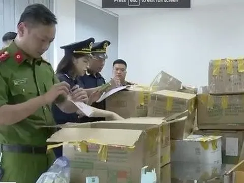 Giám đốc công ty chuyển phát đánh tráo hàng hóa tại sân bay Nội Bài