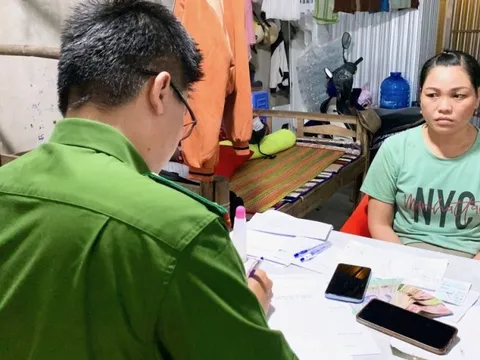 Ghi bán số lô đề, một chủ quán cà phê bị bắt quả tang