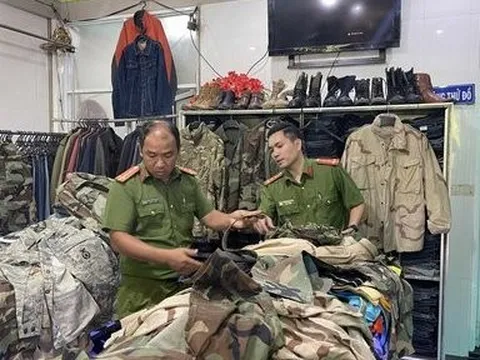 Phát hiện một kho quần áo rằn ri nhập lậu ở Huế