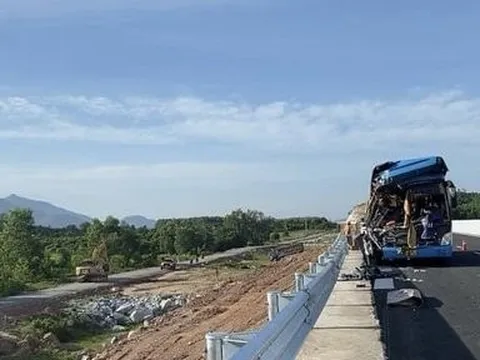 Khánh Hòa: Tai nạn trên cao tốc làm 2 người chết, 6 người bị thương