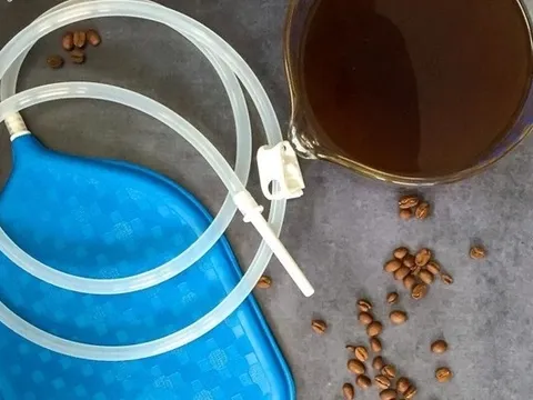 Thủng trực tràng do thải độc bằng phương pháp thụt tháo cà phê