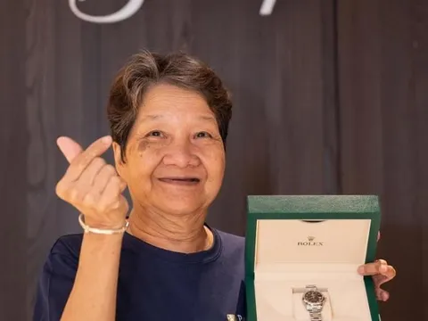 Một công ty thưởng vàng và quà tặng lên tới 230 triệu cho nữ lao công: Chỉ cần đạt 1 yêu cầu duy nhất, ai nghe xong cũng "ước ao"