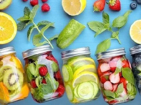 Thứ nước 'thần kỳ' được quảng cáo giúp thải độc, diệt tế bào ung thư: Chuyên gia nói gì?