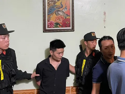 Bắt đối tượng tàng trữ ma túy, súng và hàng trăm viên đạn
