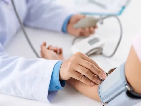 Xử lý nghiêm các đơn vị, cá nhân liên quan đến "cò" xếp lốt khám bệnh