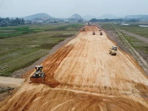 Bộ GTVT thúc tiến độ thủ tục giải phóng mặt bằng, cấp mỏ vật liệu thi công cao tốc Bắc-Nam