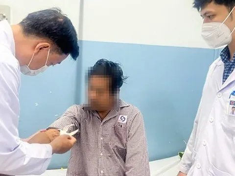 Chặn được "bom nổ chậm" nằm vùng hiểm của người đàn ông