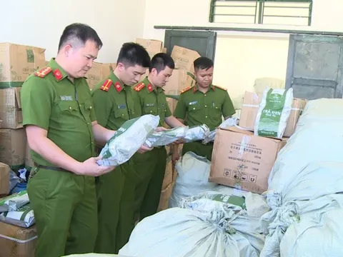 Hàng tấn nguyên liệu giả làm trà sữa bị phát hiện