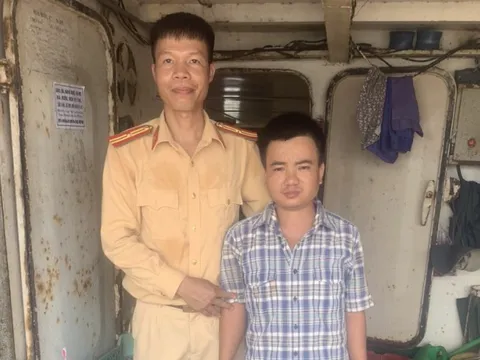 CSGT đường thủy cứu thành công một thuyền viên bị cuốn trôi giữa dòng nước xiết