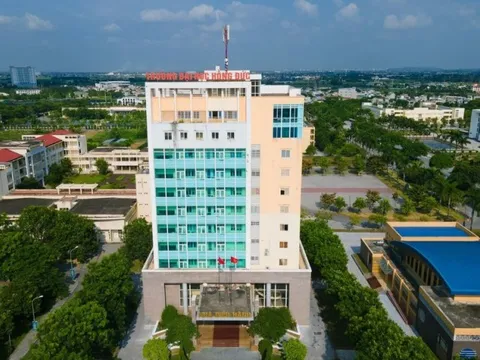 Tiến sĩ phá cửa phòng kế toán nhà trường trộm 128 triệu đồng