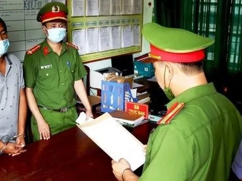 Khởi tố, bắt tạm giam một kiểm sát viên về tội Nhận hối lộ