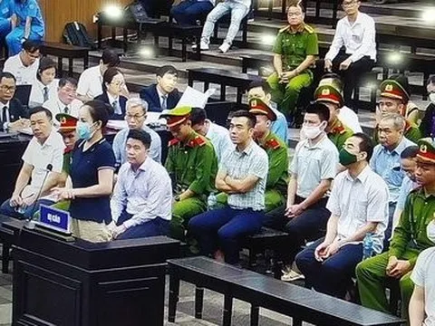 Cựu Thứ trưởng Tô Anh Dũng: "Lần sau không được đưa tiền nữa"