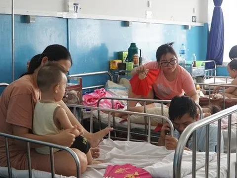 TP HCM: Ca bệnh tay chân miệng nặng tăng cao