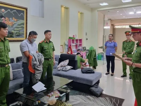 Bắt Phó Giám đốc và nhân viên đưa hối lộ khi đăng kiểm