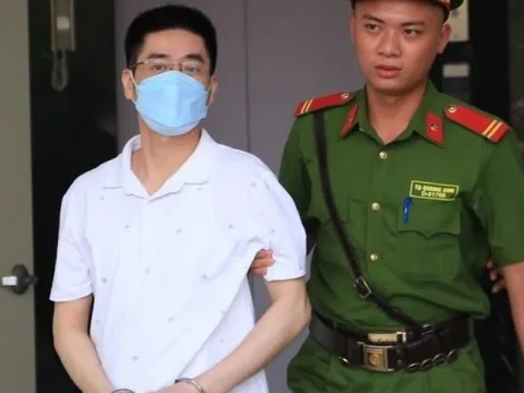 Cựu điều tra viên nói về chi tiết chiếc cặp có chứa 450.000 USD