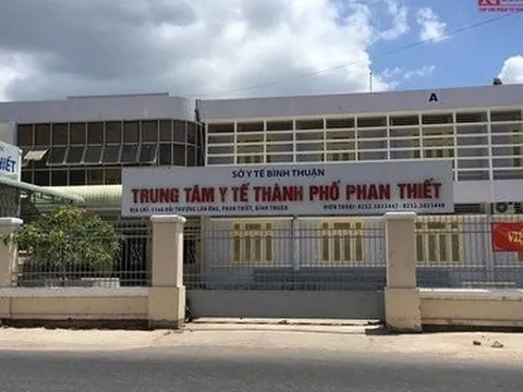Một đoàn khách du lịch nghi ngộ độc thực phẩm, nhập viện tại Bình Thuận