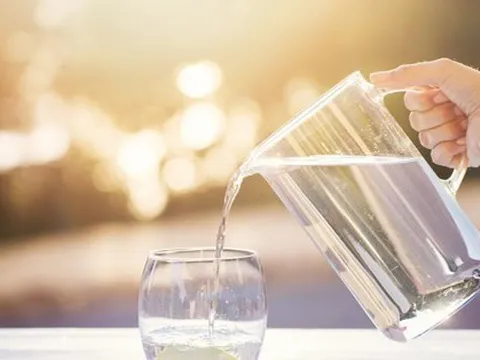 Uống nước kiểu này, coi chừng gây họa cho não bộ