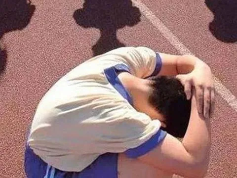 Cậu bé 13 tuổi nhập viện tâm thần: Bố mẹ chính là 'kẻ bắt nạt' đầu tiên trong đời trẻ