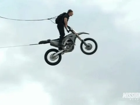 Cách tiêu hàng trăm triệu USD điên rồ nhất của Tom Cruise