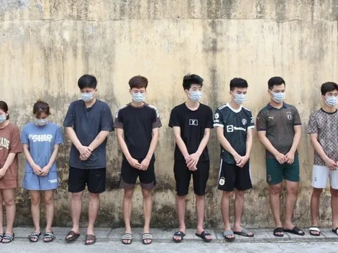 Bắt nhóm sinh viên giả danh "thầy giải hạn" chiếm đoạt hàng tỷ đồng