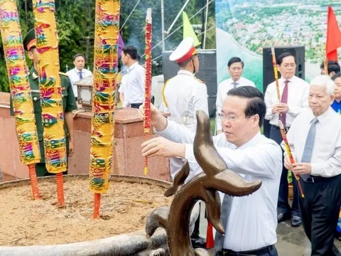 Chủ tịch nước Võ Văn Thưởng viếng Nghĩa trang Hàng Dương, Côn Đảo