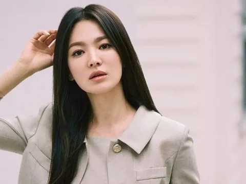 Song Hye-kyo xin lỗi vì sự cố rơi thanh sắt khi xây nhà mới