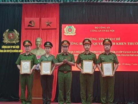Bộ trưởng Công an khen thưởng Công an Hà Nội sau trọng án tại Đông Anh