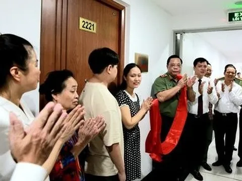 Hà Nội: Tặng nhà cho thân nhân các liệt sĩ PCCC&CNCH hy sinh ở Quan Hoa