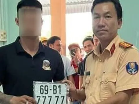 Cà Mau có thêm người bấm được biển số 'ngũ quý' 777.77