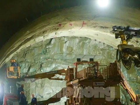 Cận cảnh công nhân ngày đêm khoét núi, thi công hầm cao tốc Quảng Ngãi - Hoài Nhơn