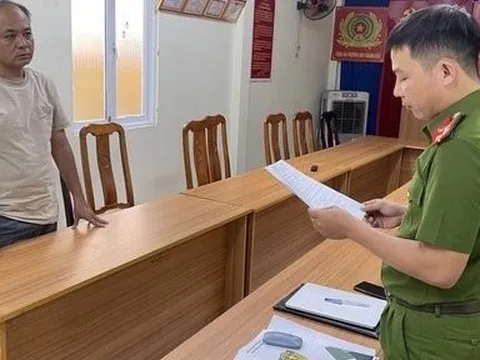 Bắt nguyên cán bộ địa chính phường làm lệch nguồn gốc hồ sơ đất