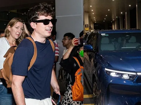 Charlie Puth đổ bộ sân bay Cam Ranh lúc nửa đêm, được dàn xe hộ tống