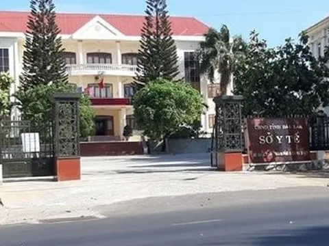 Thi hành kỷ luật khiển trách đối với Giám đốc Sở Y tế tỉnh Đắk Lắk