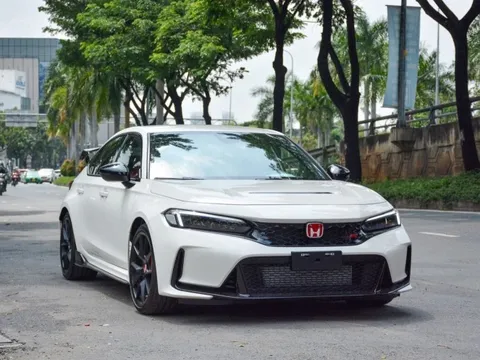 Đã có 9 người Việt chịu chi 2,4 tỷ đồng để mua 1 chiếc Honda Civic số sàn