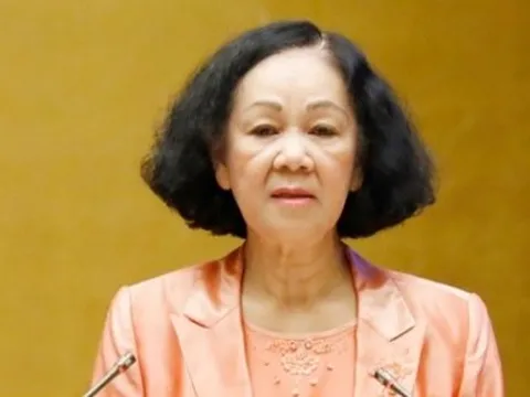 Bộ Chính trị cấm bố trí người nhà cùng làm lãnh đạo ở những ngành nào?