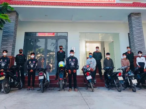 Bắt giữ nhóm thanh, thiếu niên chạy xe tốc độ cao lạng lách, đánh võng