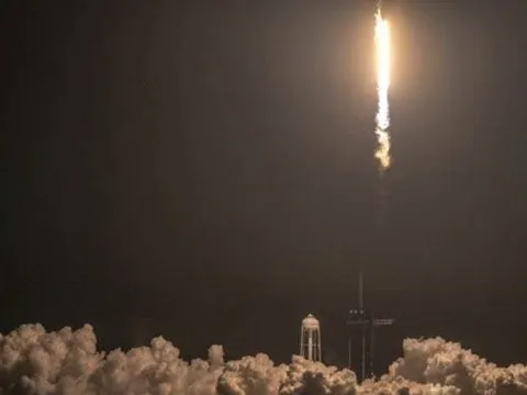 SpaceX phóng thêm 15 vệ tinh Internet lên quỹ đạo