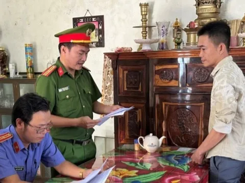 Quảng Ngãi: Bắt viên chức Văn phòng Đăng ký đất đai nhận làm sổ đỏ