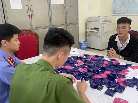 Bắt giữ đối tượng mua bán số lượng lớn ma túy tổng hợp