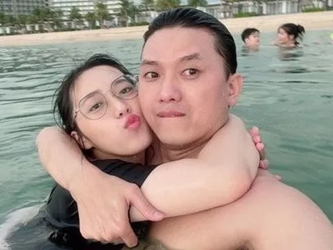 Quách Ngọc Tuyên cưới vợ kém 13 tuổi: “Tài khoản ngân hàng vợ tôi nắm hết”
