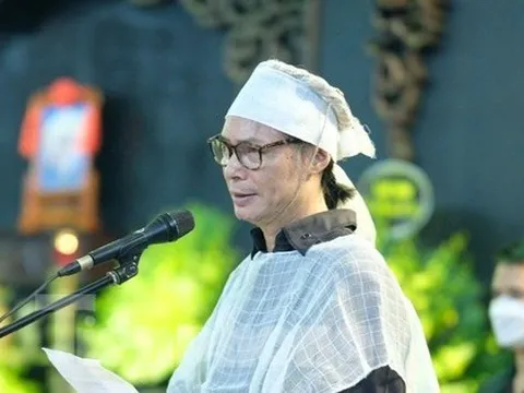 NSƯT Trần Lực và người thân tiễn biệt cha NSND Trần Bảng