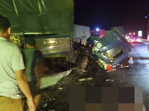 Tai nạn trên cao tốc Vĩnh Hảo - Phan Thiết, xe tải rớt đầu cabin