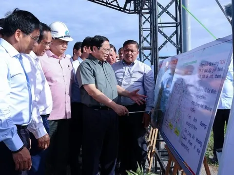 Thủ tướng yêu cầu thi công “3 ca 4 kíp” tại dự án đường Vành đai 3