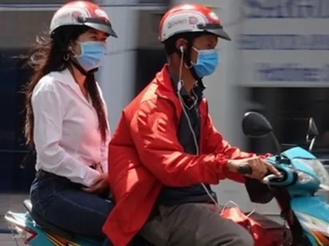 Đeo tai nghe khi tham gia giao thông có bị phạt không?