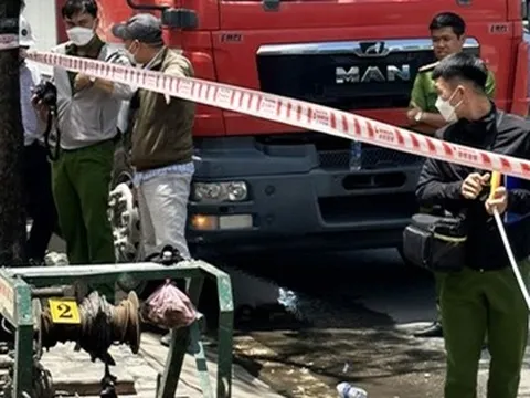 TPHCM: 5 công nhân mắc kẹt khi dọn vệ sinh dưới cống thoát nước, 1 người tử vong