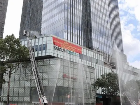 TP HCM: Hướng dẫn thoát nạn cho hơn 6.000 người ở toà nhà Saigon Centre