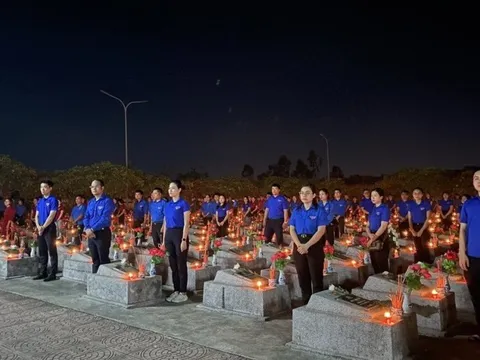 Thắp nến tri ân Anh hùng Liệt sĩ tại 85 nghĩa trang ở Quảng Bình