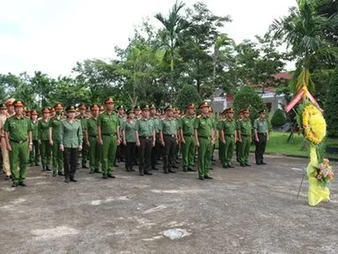 Công an tỉnh Kiên Giang dâng hương tri ân các anh hùng liệt sĩ