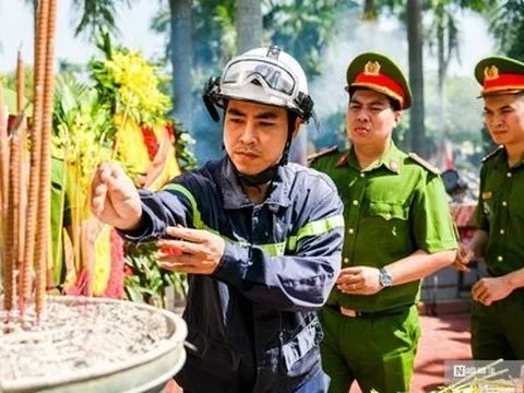 Cảnh sát PCCC dâng hương tri ân các anh hùng liệt sỹ